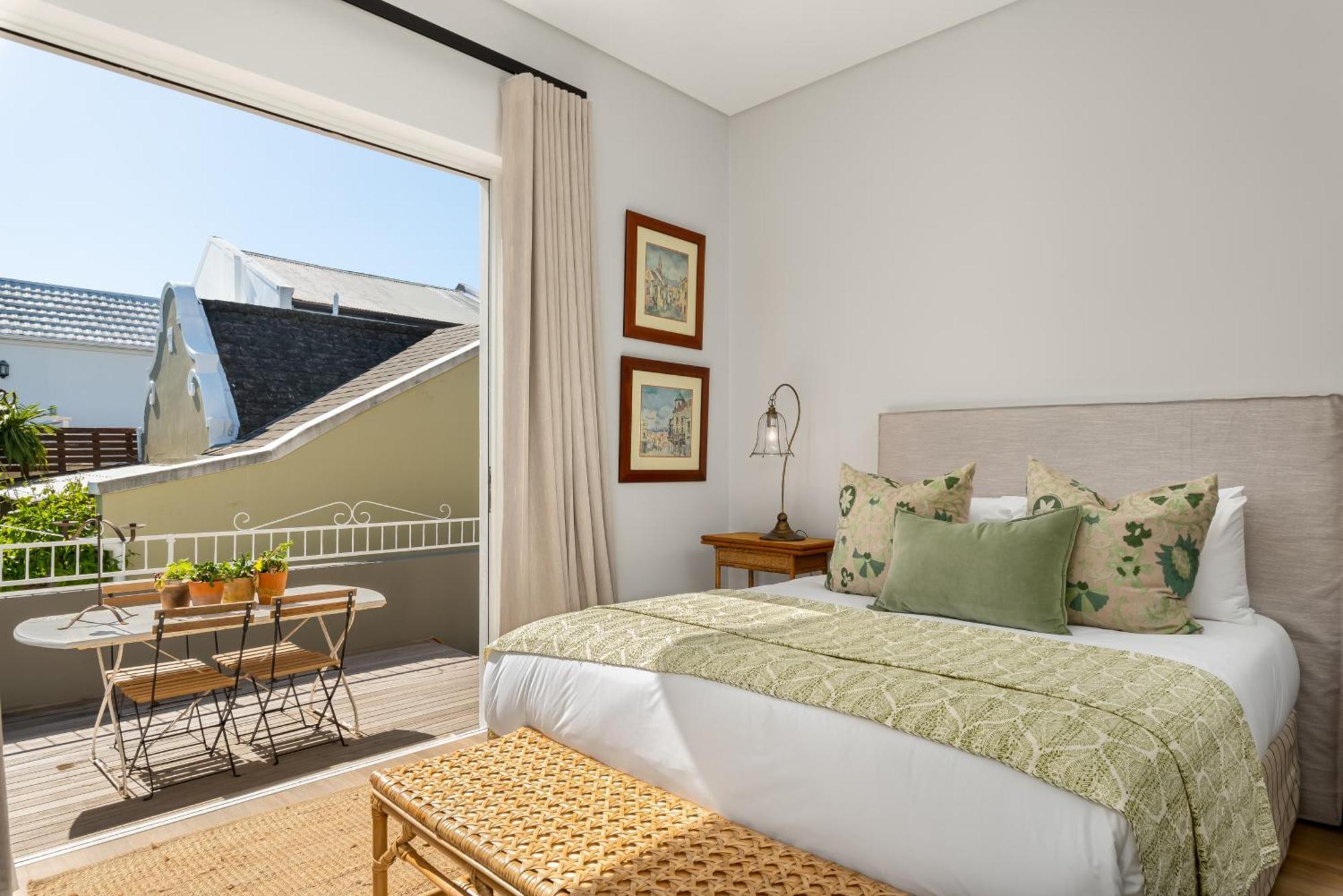 Designer Family Haven In The Heart Of Sea Point