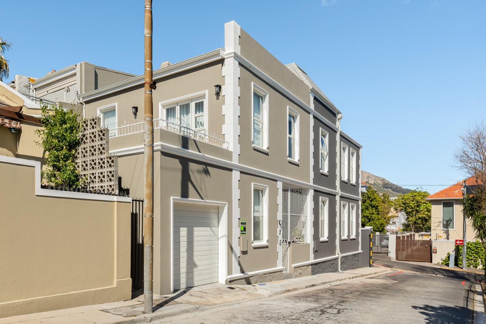 Designer Family Haven In The Heart Of Sea Point Holiday home *
